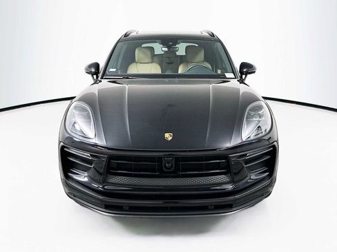 Certified 2025 Porsche Macan image 6