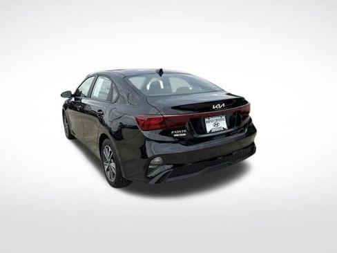 Used 2022 Kia Forte LXS FWD image 5