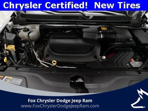Certified 2024 Chrysler Pacifica Touring-L image 3