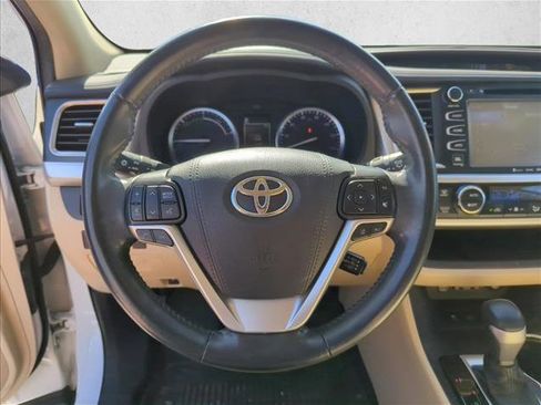 Used 2019 Toyota Highlander Limited image 12