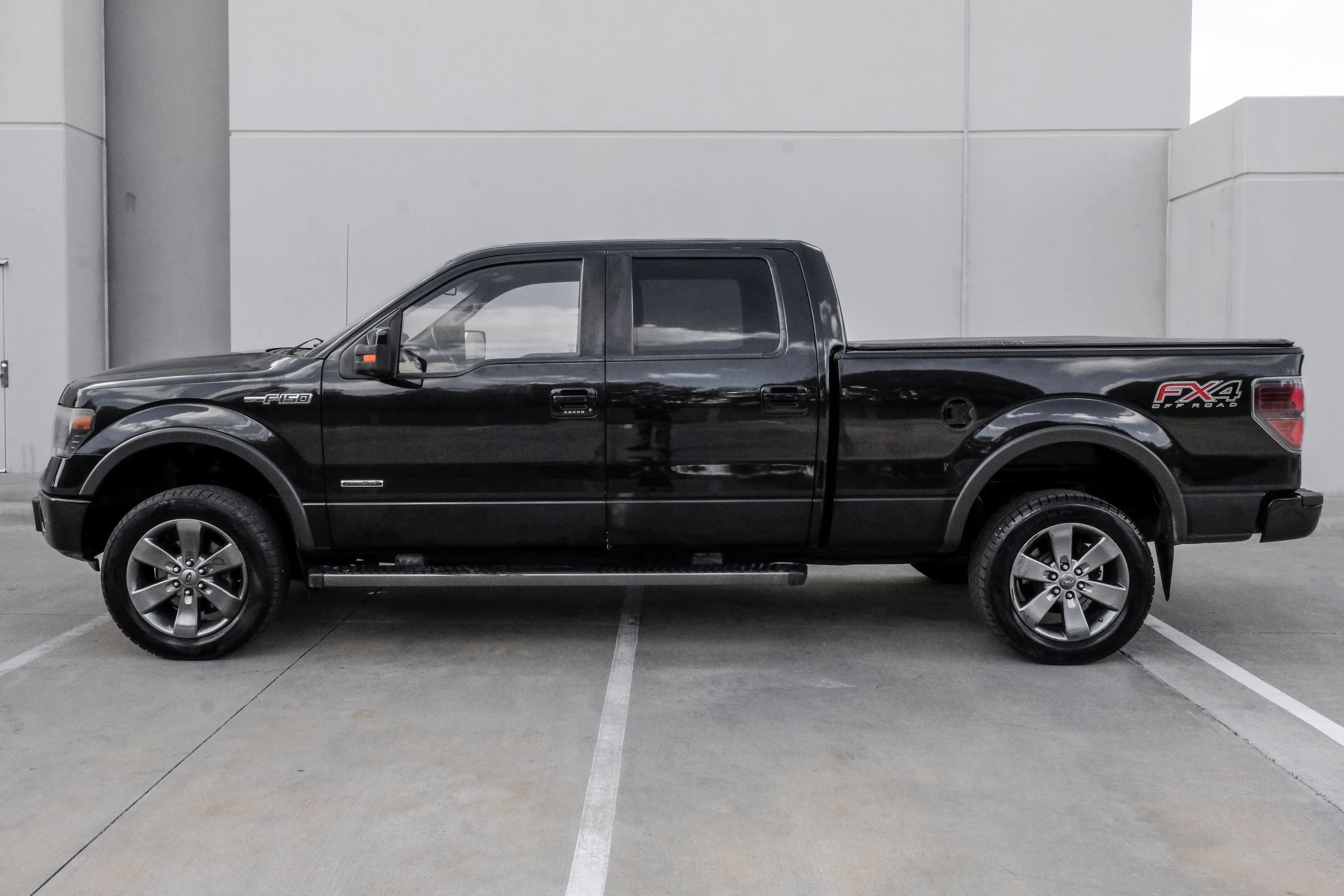 Used 2014 Ford F150 FX4 w/ Equipment Group 402A Luxury AWD/4WD image 13