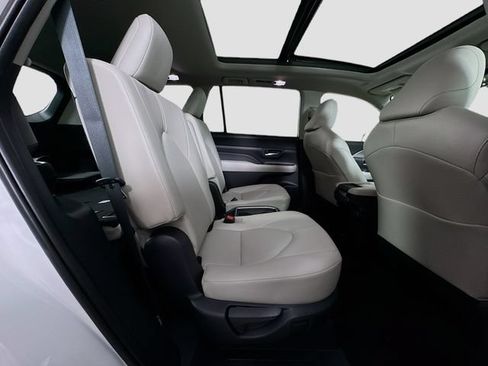 Used 2025 Toyota Grand Highlander AWD image 29
