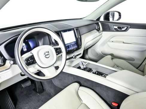 Certified 2023 Volvo XC60 B5 Ultimate w/ Protection Package Premier image 6