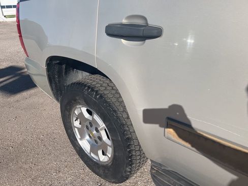 Used 2010 Chevrolet Tahoe LS w/ Exterior Plus Package image 12