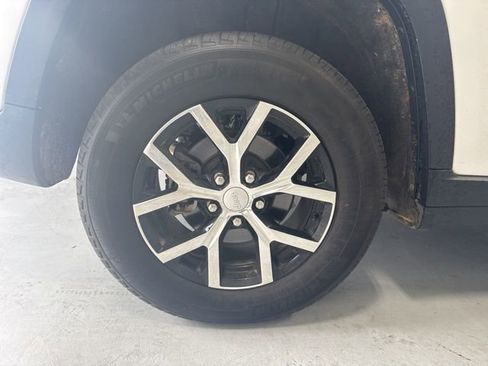 Used 2024 Jeep Grand Cherokee Limited image 6