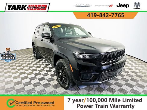 Used 2025 Jeep Grand Cherokee Altitude AWD/4WD image 1