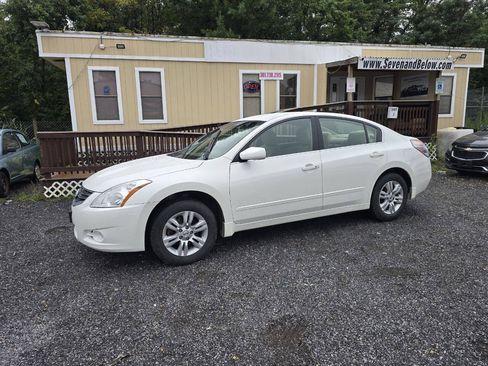 Used 2010 Nissan Altima 2.5 S w/ Convenience Pkg FWD image 3