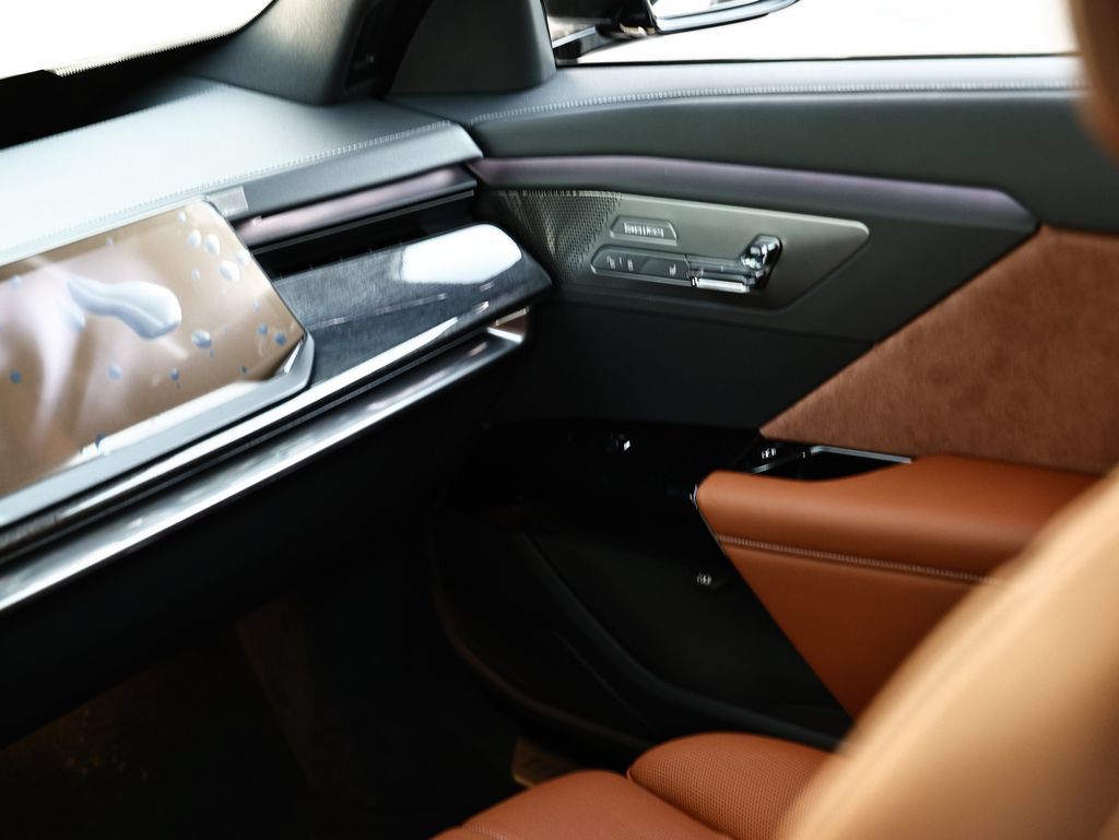 New 2027 BMW 740i w/ Executive Package RWD image 31