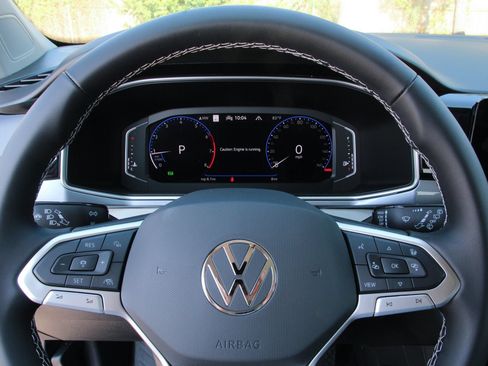 Used 2025 Volkswagen Taos SEL AWD/4WD image 13