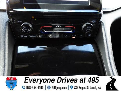 Used 2025 Jeep Grand Cherokee Laredo X AWD/4WD image 29