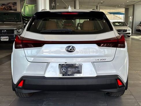 Used 2022 Lexus UX 200 w/ Premium Package image 4