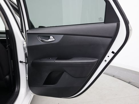 Used 2021 Kia Forte LXS FWD image 28