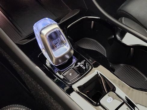 Certified 2026 Volvo XC40 B5 Plus AWD/4WD image 20
