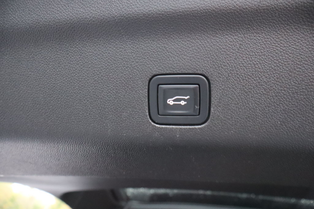 Used 2023 Chevrolet Tahoe Premier AWD/4WD image 31