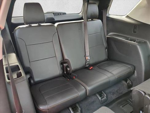 Used 2021 Chevrolet Traverse LT image 19