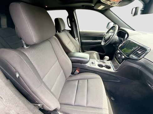 Used 2019 Jeep Grand Cherokee Laredo AWD/4WD image 36