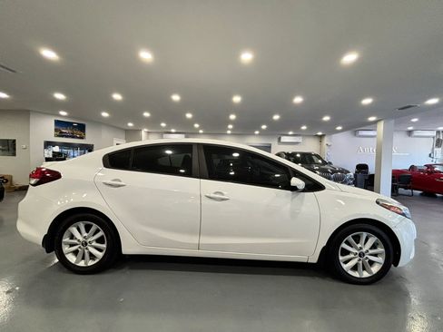 Used 2017 Kia Forte S FWD image 8