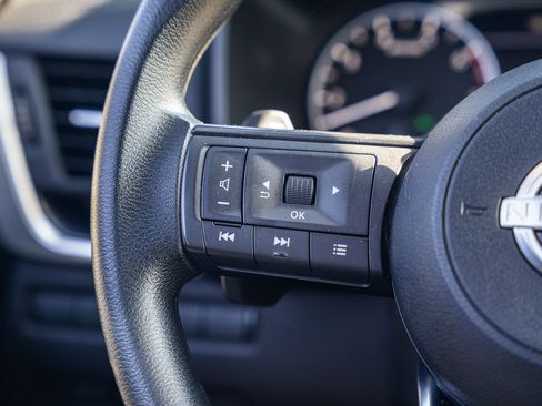 Used 2024 Nissan Rogue SV image 26