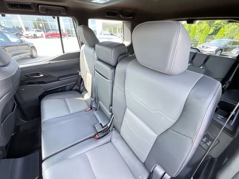 Used 2025 Lexus GX 550 w/ Accessory Package (2T) AWD/4WD image 17