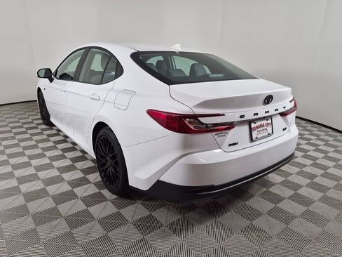 Used 2025 Toyota Camry LE FWD image 5
