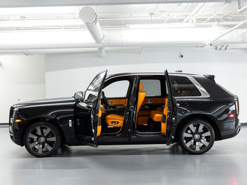 Certified 2024 Rolls-Royce Cullinan AWD/4WD image 29