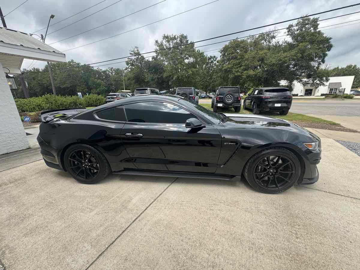 Used 2020 Ford Mustang Shelby GT350 w/ Technology Package RWD image 5