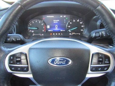 Used 2022 Ford Explorer Limited w/ Equipment Group 301A AWD/4WD image 12
