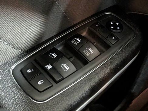 Used 2019 Dodge Charger SXT RWD image 20