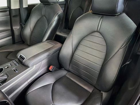 Used 2021 Toyota Highlander XLE FWD image 12