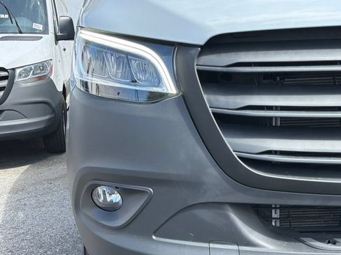 Used 2025 Mercedes-Benz Sprinter 2500 image 5