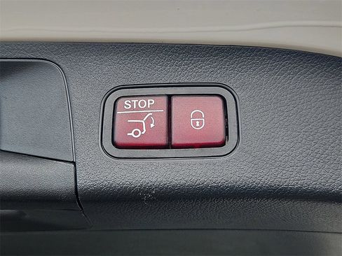 Certified 2025 Mercedes-Benz GLA 250 4MATIC image 16