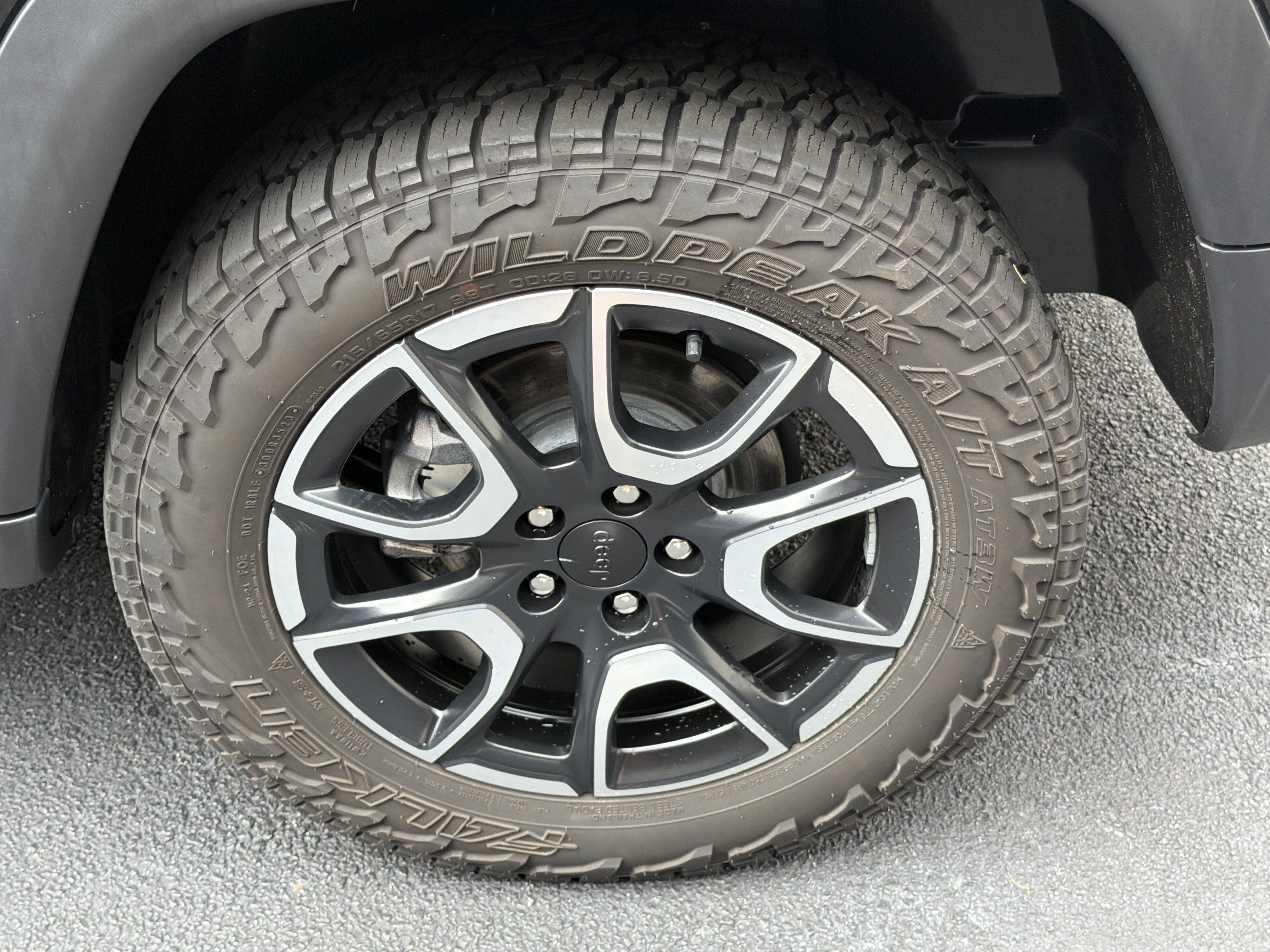 Used 2024 Jeep Compass Trailhawk AWD/4WD image 19