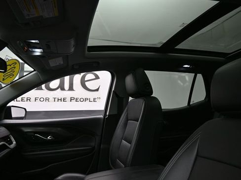 Used 2023 GMC Terrain SLT w/ Infotainment Package II image 17