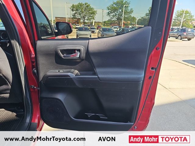 Used 2022 Toyota Tacoma TRD Sport AWD/4WD image 36