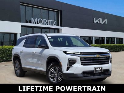 Used 2025 Chevrolet Traverse LT