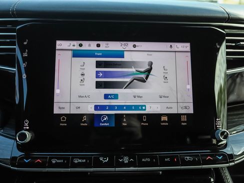 Used 2022 Jeep Wagoneer Series III w/ Premium Group I AWD/4WD image 16