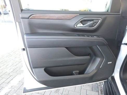 Used 2023 Chevrolet Suburban Premier image 24