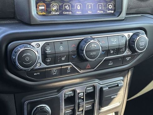 Used 2021 Jeep Wrangler Unlimited Sahara image 31