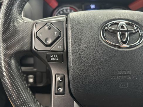Used 2017 Toyota Tacoma TRD Sport image 19