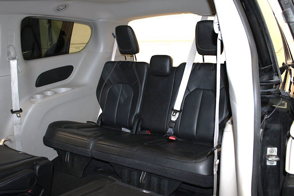 Certified 2024 Chrysler Pacifica Touring-L FWD image 27