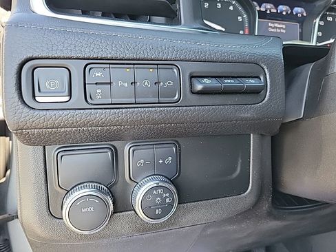 Used 2021 GMC Yukon XL Denali w/ Denali Premium Package image 24