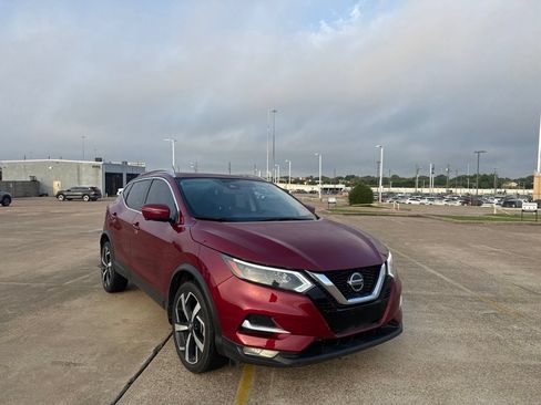 Used 2022 Nissan Rogue Sport SL w/ Premium Package FWD image 2