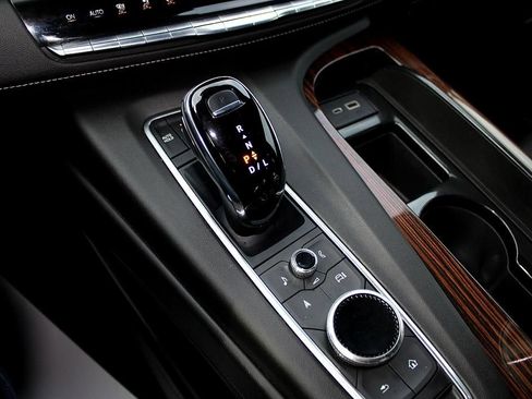 Used 2022 Cadillac Escalade Luxury image 15