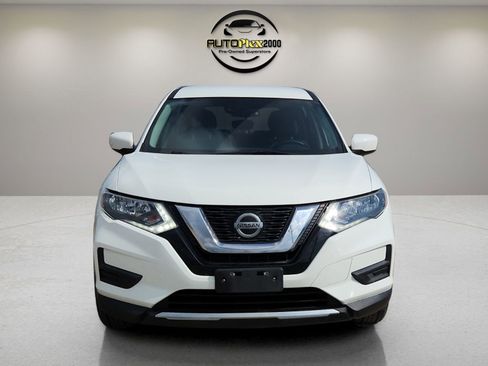 Used 2019 Nissan Rogue S image 2
