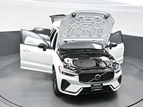 Used 2025 Volvo XC60 B5 Plus AWD/4WD image 37