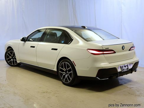 Used 2025 BMW 740i xDrive w/ Executive Package image 9