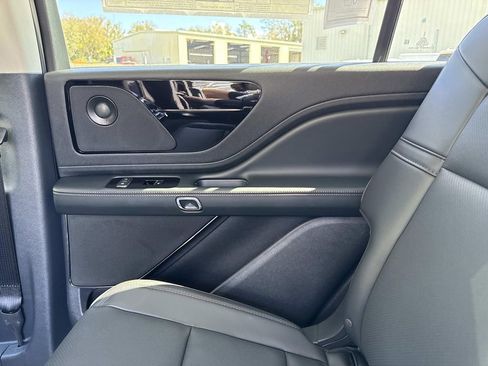 New 2026 Lincoln Aviator AWD image 15