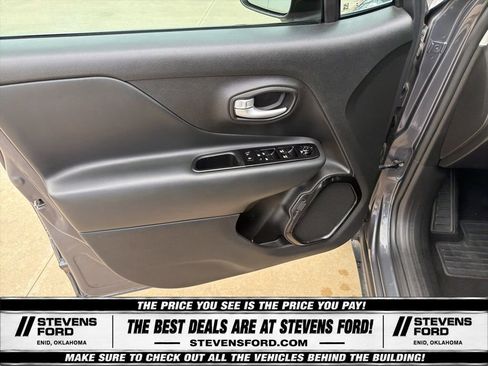 Used 2023 Jeep Renegade Altitude AWD/4WD image 19