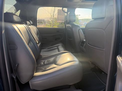 Used 2005 Chevrolet Avalanche Z71 w/ Sun And Sound Package AWD/4WD image 26