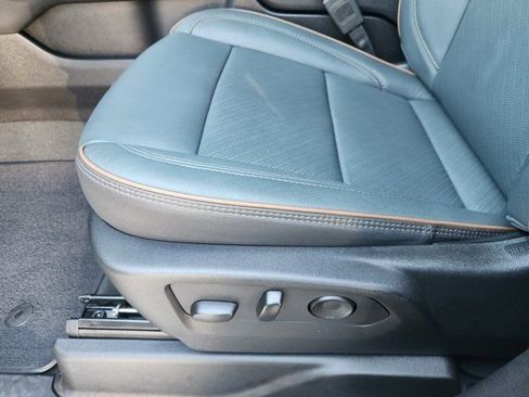 Used 2025 GMC Yukon XL AT4 w/ AT4 Premium Package image 27